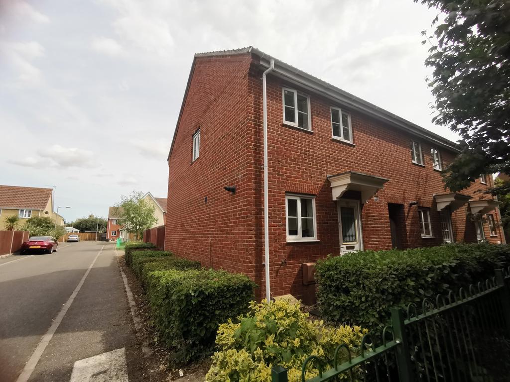 Ensign Way, Diss IP22 2 bed end of terrace house £725 pcm (£167 pw)