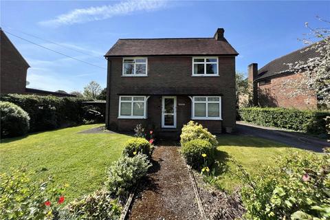 3 bedroom detached house to rent, Coleshill Lane, Winchmore Hill, Amersham, Buckinghamshire, HP7