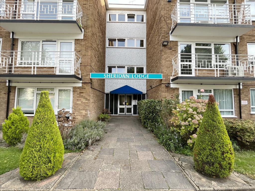 Spacious two bedroom flat with garage
