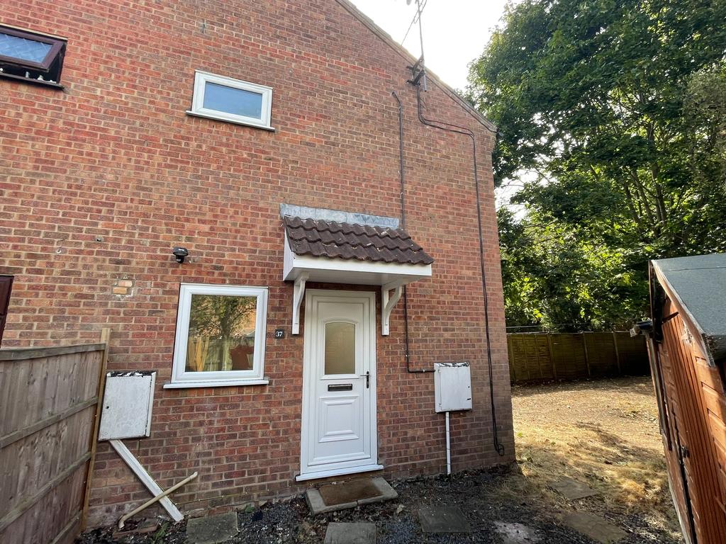 Woodvale Close, Lincoln, LN6 2 bed semidetached house £625 pcm (£144 pw)