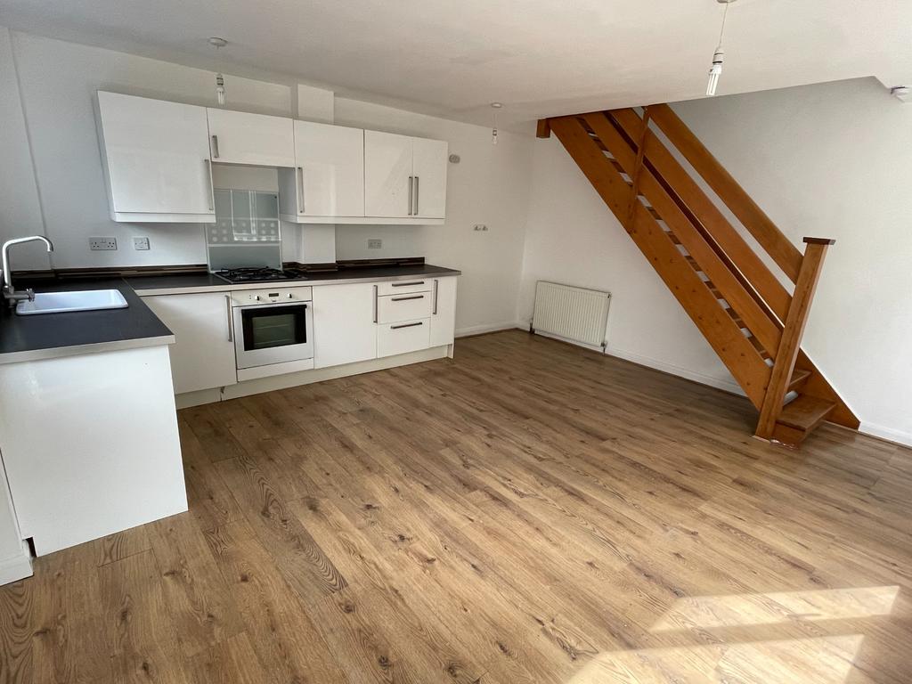 Woodvale Close, Lincoln, LN6 2 bed semidetached house £625 pcm (£144 pw)