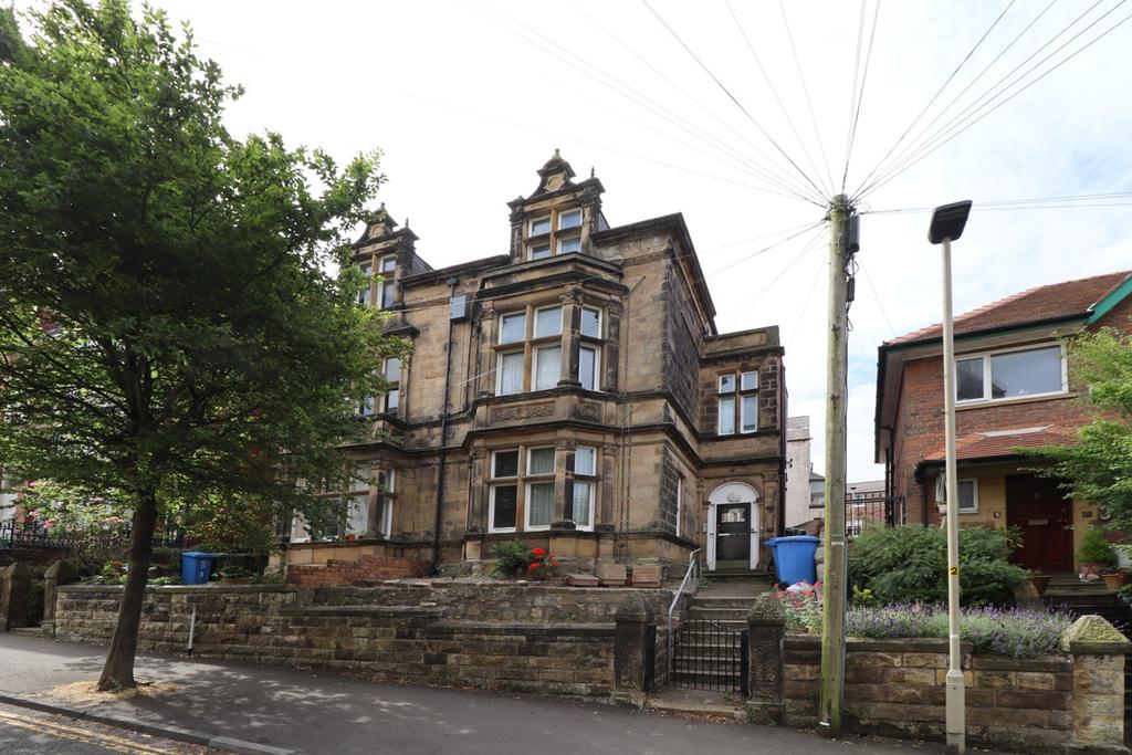 6 Royal Avenue, Scarborough, YO11 2LT 3 bed block of apartments £150,000