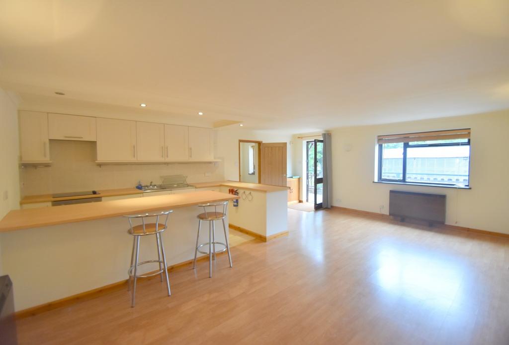 The Riverbank, Clewer Court Road, Windsor, SL4 1 bed apartment £1,100