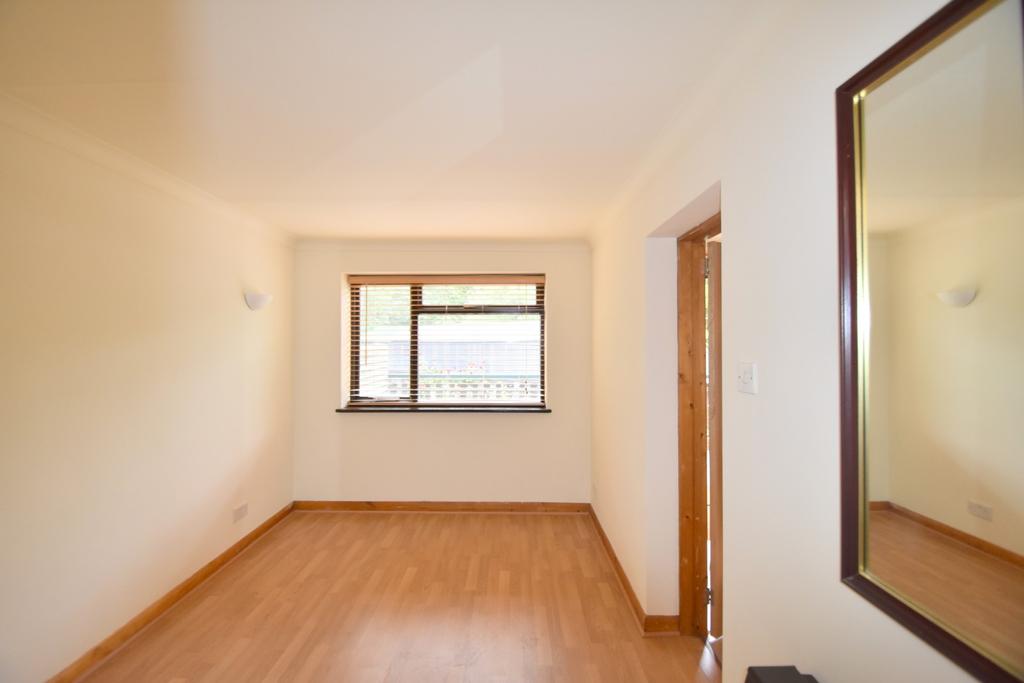 The Riverbank, Clewer Court Road, Windsor, SL4 1 bed apartment £1,100
