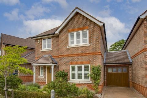 4 bedroom detached house to rent, Farmers Place, Chalfont St. Peter, Gerrards Cross, Buckinghamshire