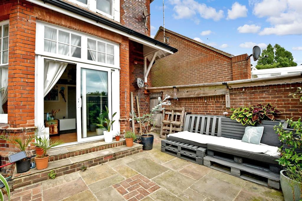 Lansdowne Road, Worthing, West Sussex Studio for sale £175,000