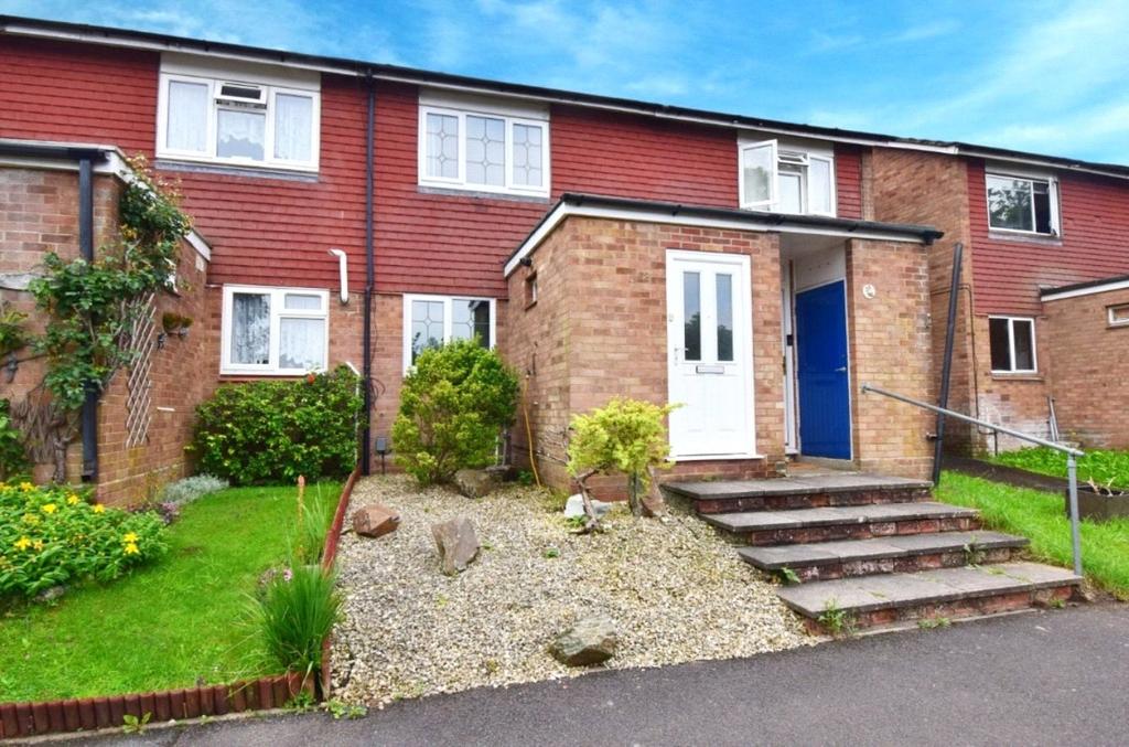 Holbein Close, Basingstoke, Hampshire, RG21 3 bed terraced house £300,000