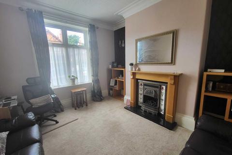 103 Dark Lane, Batley, WF17 7PW