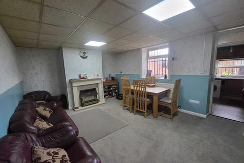 103 Dark Lane, Batley, WF17 7PW