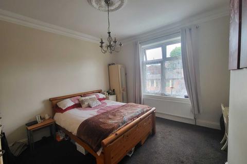 103 Dark Lane, Batley, WF17 7PW