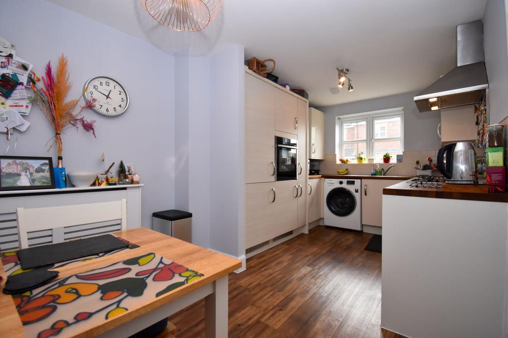 Devana Way, Great Glen, Leicester 4 bed semidetached house £300,000