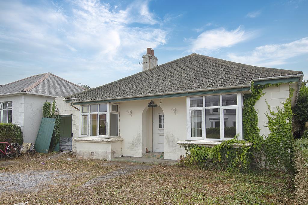 Le Variouf, St Martin's, Guernsey, GY4 2 bed detached house for sale