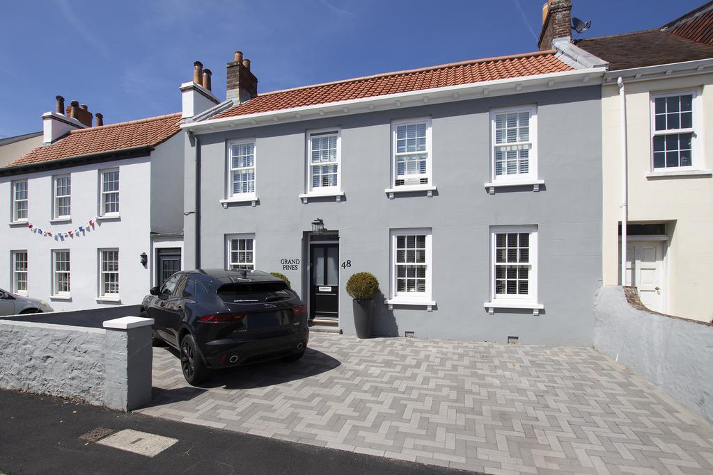 48 Mount Row, St Peter Port... 4 bed detached house £1,250,000