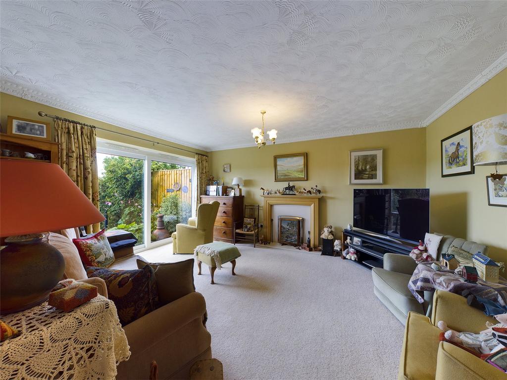 Langtoft Road, Stroud, Gloucestershire, GL5 3 bed detached house £399,950