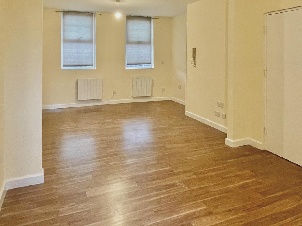 Studio Flat for rent in Seaforth Avenue