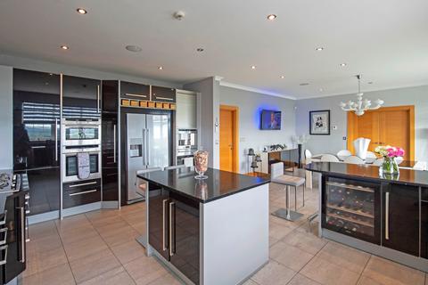 1 Clos Aaron, Ynystawe, Swansea, SA6 5AS