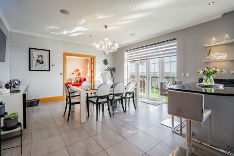 1 Clos Aaron, Ynystawe, Swansea, SA6 5AS