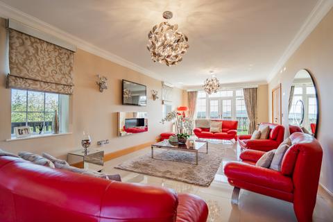 1 Clos Aaron, Ynystawe, Swansea, SA6 5AS