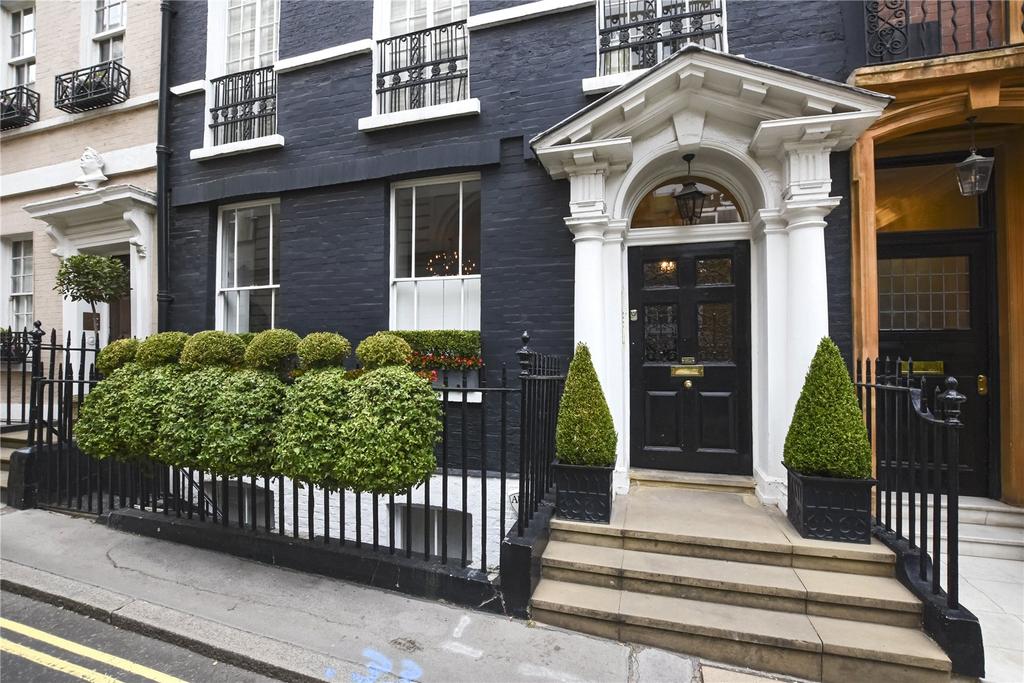 Charles Street, Mayfair, London Studio to rent £3,142 pcm (£725 pw)