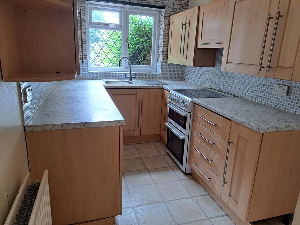 Charnwood Bank, Batley, West... 3 bed semidetached house £800 pcm (£