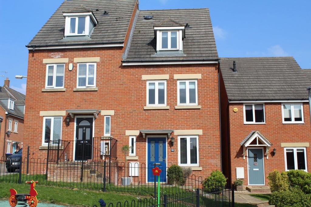 Packwood Close, Middlemore, Daventry NN11 8AJ 3 bed townhouse £895