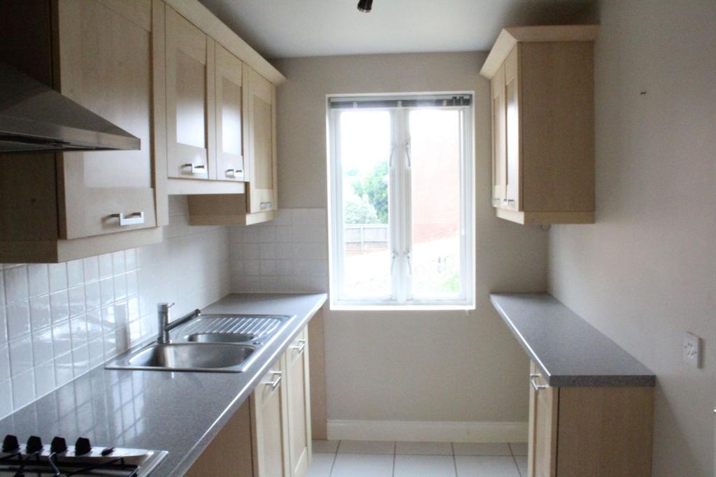 Packwood Close, Middlemore, Daventry NN11 8AJ 3 bed townhouse £895