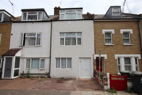 4 bedroom terraced house for sale, Gilmore Road, London SE13