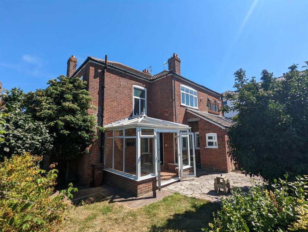 Rodwell Road, Weymouth 3 bed semidetached house for sale £350,000