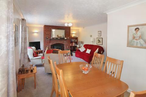 3 bedroom bungalow for sale - 6 Quarry Edge, Fellside, Hexham, Northumberland, NE46 1RB