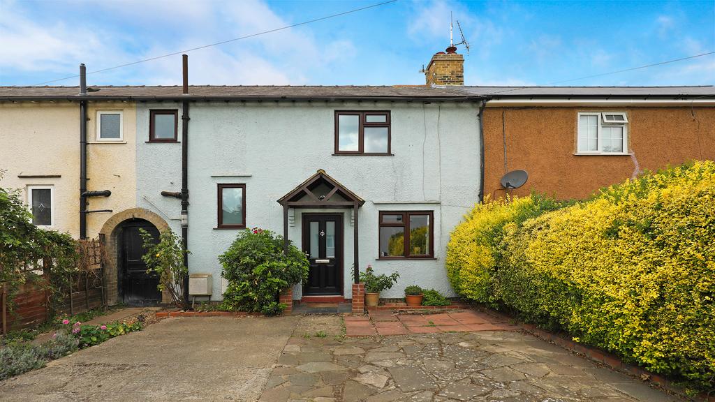 Clayton Crescent, Brentford, TW8 2 bed house for sale £550,000