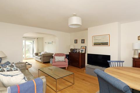29 Clayton Crescent, Brentford, TW8 9PT