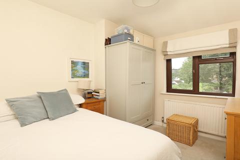 29 Clayton Crescent, Brentford, TW8 9PT