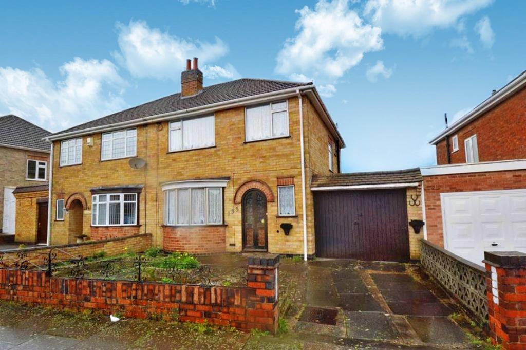 Jean Drive, Leicester LE4 3 bed semidetached house £950 pcm (£219 pw)