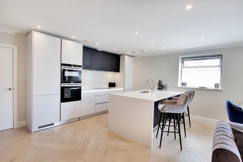 2 bedroom flat for sale - Hitchen Hatch Lane, Sevenoaks, Kent, TN13