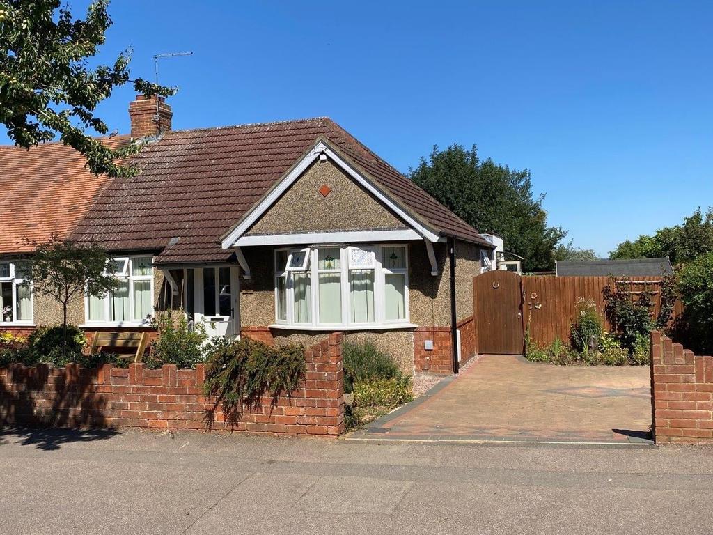 Gloucester Avenue, Delapre, Northampton NN4 8QE 2 bed semidetached bungalow for sale £280,000