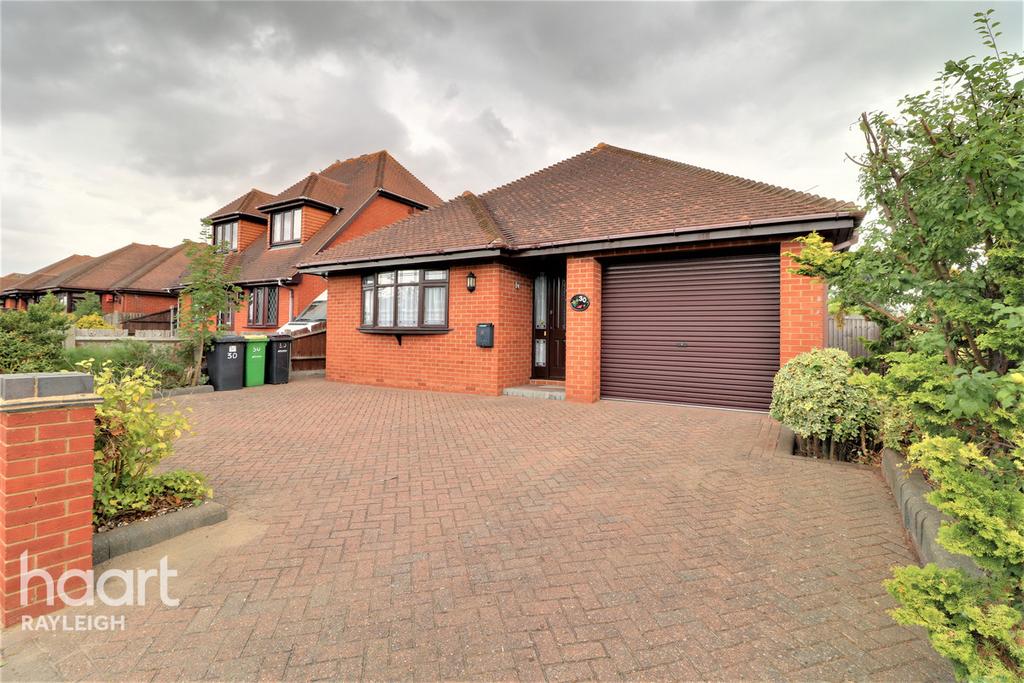 Clarence Road, Rayleigh 3 bed detached bungalow for sale £475,000