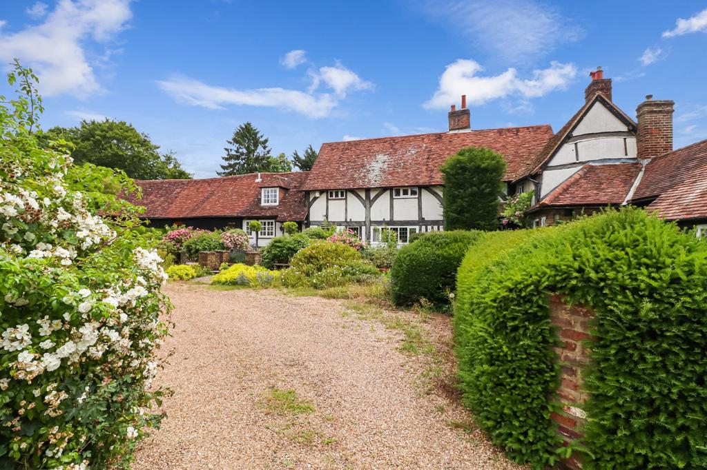 The Street, Chipperfield, Herts, WD4 6 bed detached house for sale £