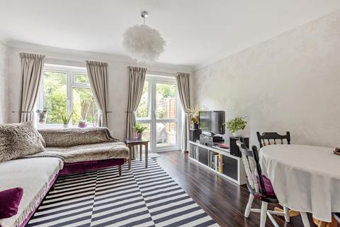 8 Albert Road, Bagshot, GU19 5QJ