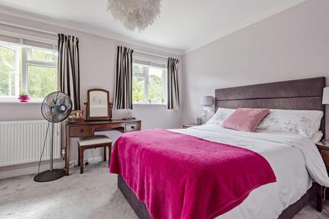 8 Albert Road, Bagshot, GU19 5QJ