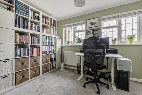 8 Albert Road, Bagshot, GU19 5QJ