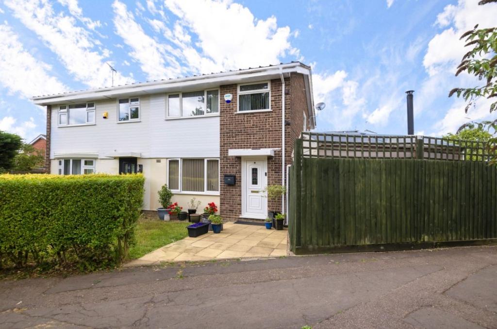 Grenidge Way, Oakley, Bedford 3 bed semidetached house for sale £350,000