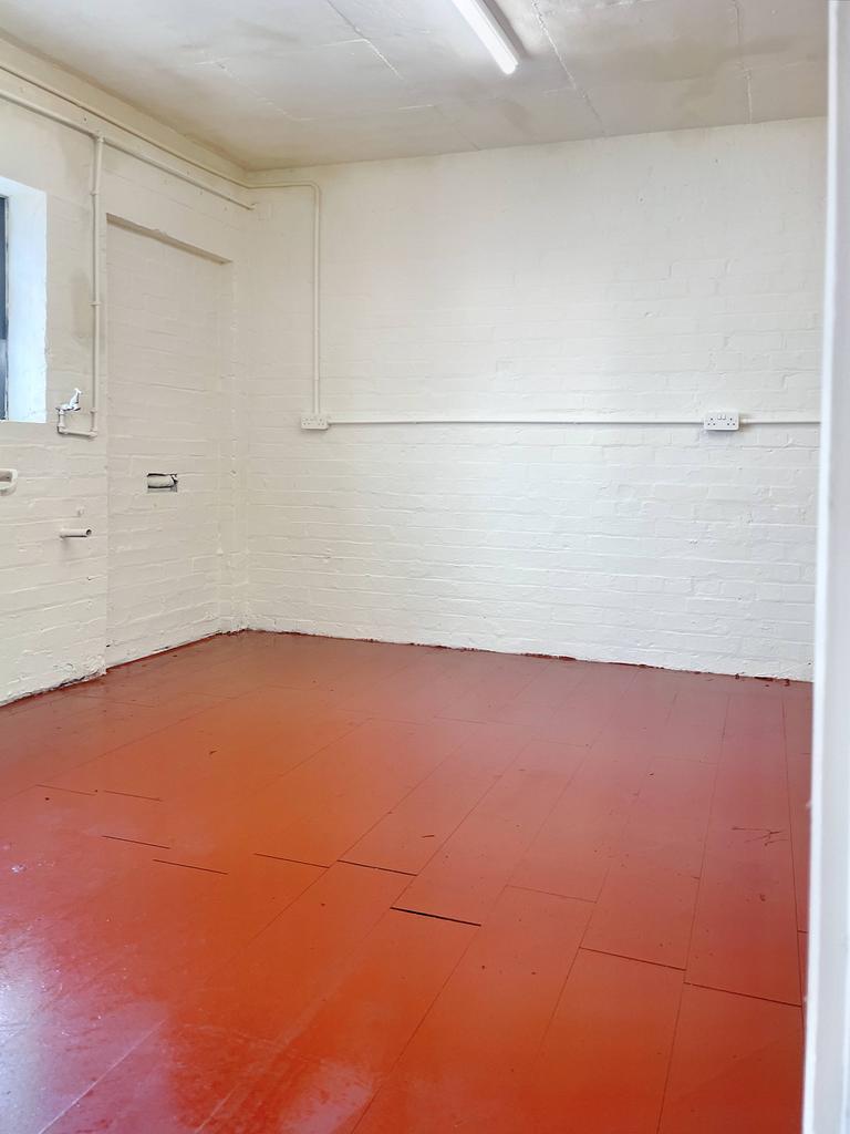 Cleveland Street, Birkenhead CH41 Industrial unit £715 pcm (£165 pw)