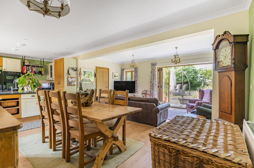 Tanfield Lane, Wickham, Fareham, PO17 3 bed bungalow for sale £600,000