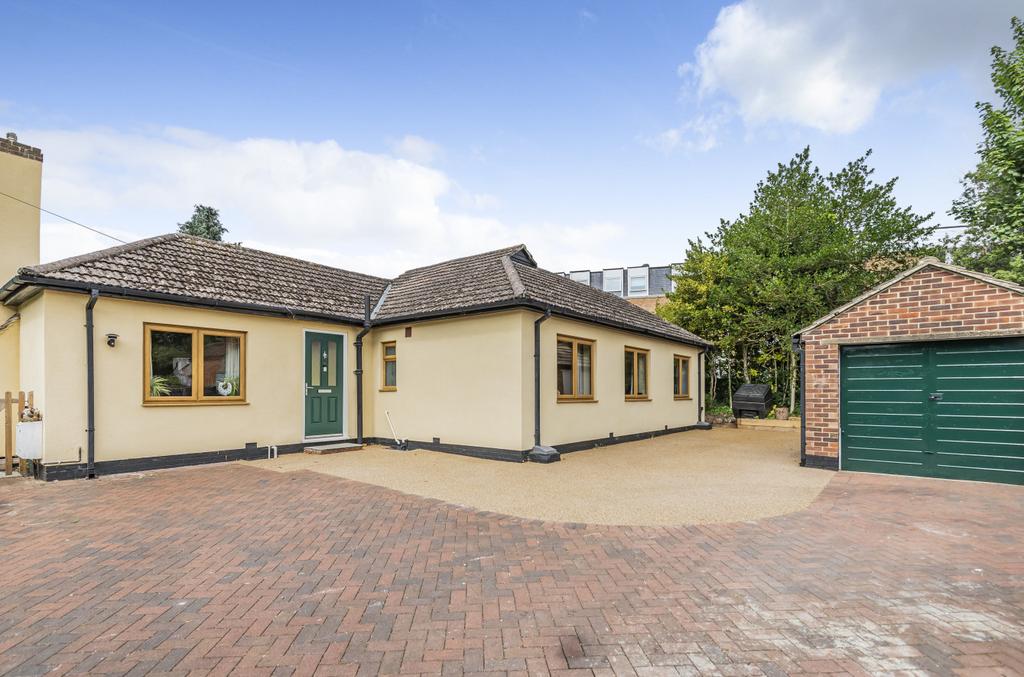 Tanfield Lane, Wickham, Fareham, PO17 3 bed bungalow for sale £550,000