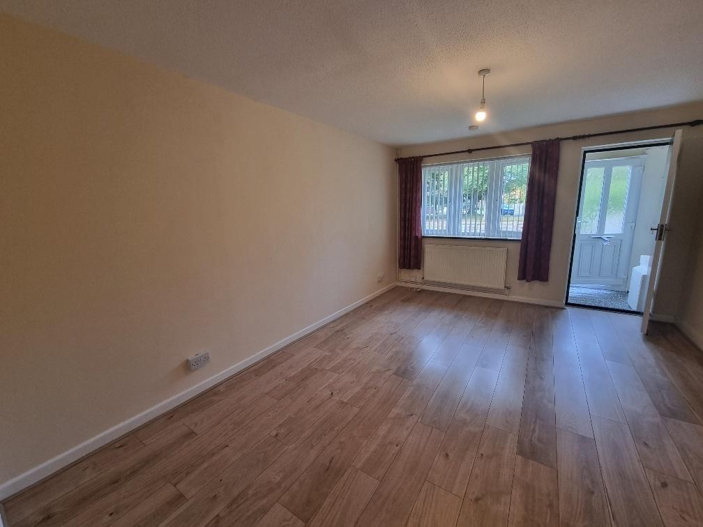 Chichester Walk 2 bed terraced house £950 pcm (£219 pw)