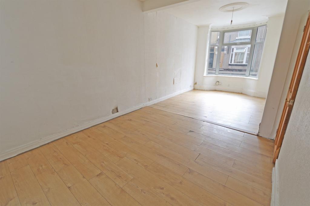 Surrey Street, Middlesbrough, TS1 3 bed house £70,000