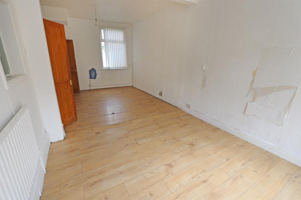 Surrey Street, Middlesbrough, TS1 3 bed house £70,000