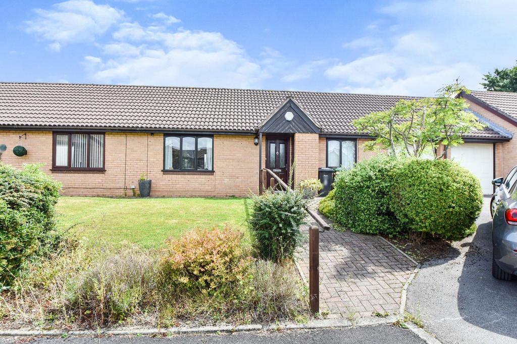 Pilkington Drive, Whitefield, M45 2 bed semidetached bungalow for sale