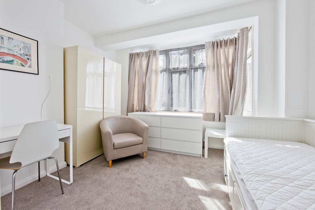 Rowan Crescent, Streatham Vale, SW16 House share £795 pcm (£183 pw)