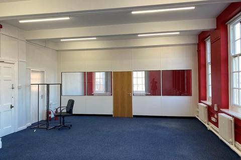 Serviced office to rent - County House, St Mary's Street, Worcester, WR1 1HB
